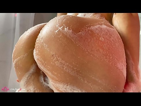 ❤️ Brunetka masturbuje kundičku s vibrátorom až do intenzívneho orgazmu v sprche ❤❌ Ruské porno na porno sk.onetubes.top ❌️